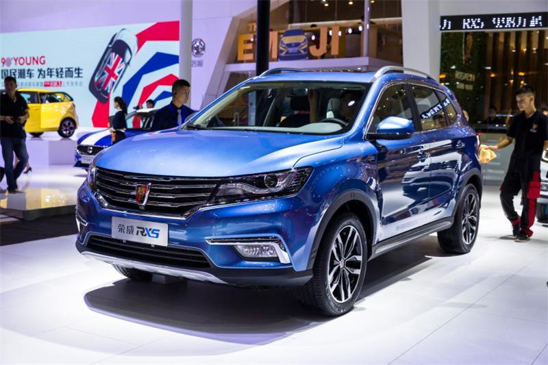 全新榮威950、榮威e950定義“高級(jí)轎車(chē)” 成都車(chē)展亮相售價(jià)16.88萬(wàn)起 互聯(lián)網(wǎng)汽車(chē)上市一周年 系統(tǒng)升級(jí)帶來(lái)顛覆式進(jìn)化