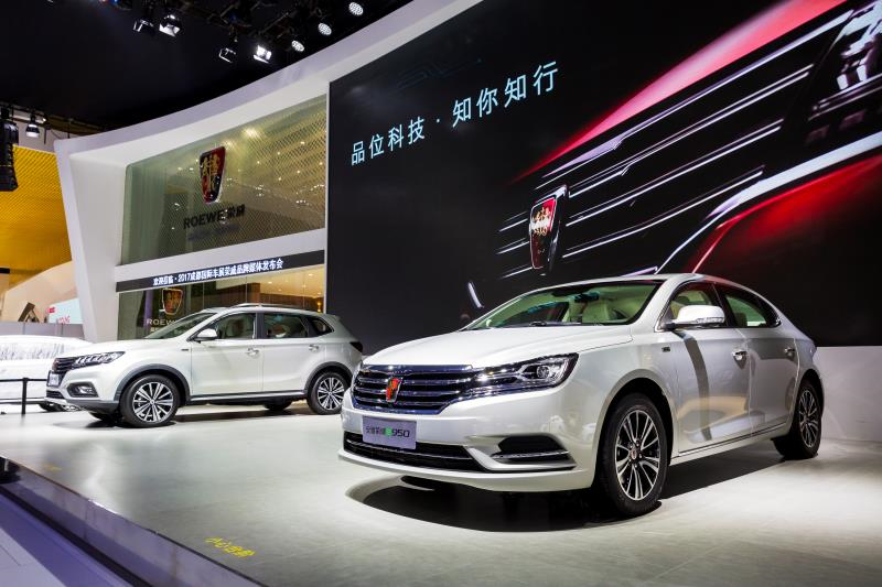 全新榮威950、榮威e950定義“高級(jí)轎車(chē)” 成都車(chē)展亮相售價(jià)16.88萬(wàn)起 互聯(lián)網(wǎng)汽車(chē)上市一周年 系統(tǒng)升級(jí)帶來(lái)顛覆式進(jìn)化
