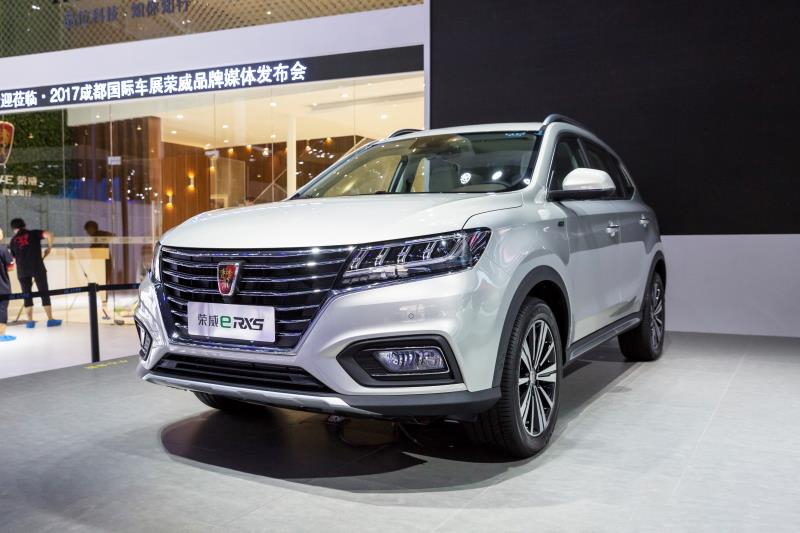 全新榮威950、榮威e950定義“高級(jí)轎車(chē)” 成都車(chē)展亮相售價(jià)16.88萬(wàn)起 互聯(lián)網(wǎng)汽車(chē)上市一周年 系統(tǒng)升級(jí)帶來(lái)顛覆式進(jìn)化
