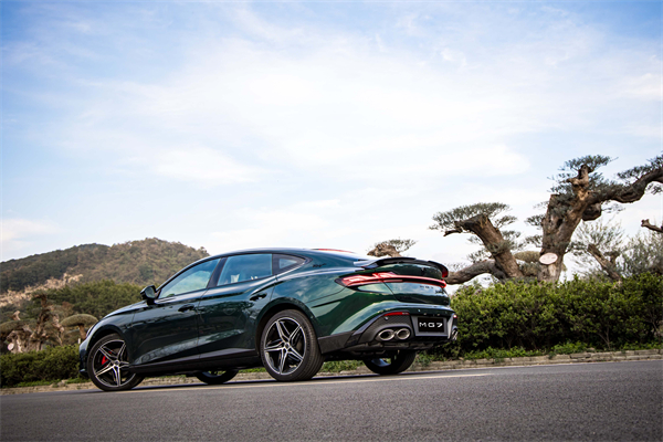 B級(jí)運(yùn)動(dòng)轎車(chē)新標(biāo)桿來(lái)了，MG7 2025款智能登場(chǎng)，限時(shí)一口價(jià)11.29萬(wàn)元起